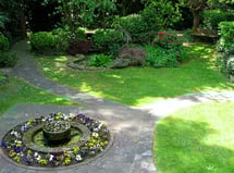 Woodlands-HillBrow-residential-care-home-gardens