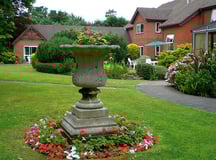 Woodlands-HillBrow-residential-care-home-gardens
